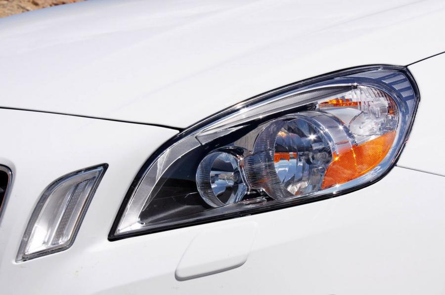  Volvo S60 T5 AWD 2013 года  (фото 2 из 40)